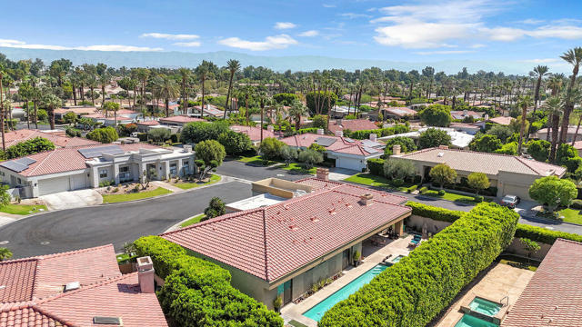 29 El Roble Court, Rancho Mirage CA: https://media.crmls.org/mediaz/34551efd-1f3c-4023-b724-dcc4c6179d3f.jpg