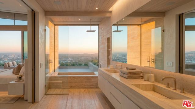 5 Bed Home for Sale in Pacific Palisades, California