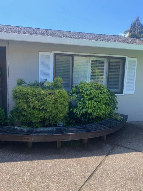 1683 Escalante Way, Burlingame CA: https://media.crmls.org/mediaz/345698e3-5d99-439f-8675-5c18a12adc97.jpg