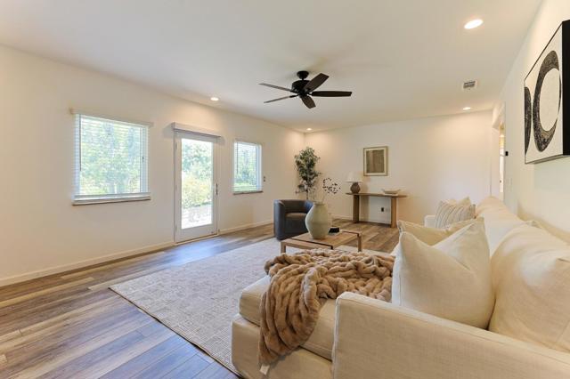 9355 Holly Oak Way, Salinas CA: https://media.crmls.org/mediaz/3456a03a-e998-4da3-9274-dcb07be1e6a8.jpg