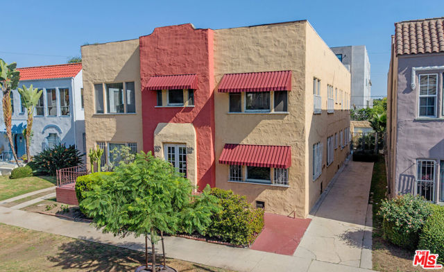 358 N Ogden Drive, Los Angeles CA: https://media.crmls.org/mediaz/3456e5fc-ccf4-4d5e-91b6-6b940dbff49e.jpg