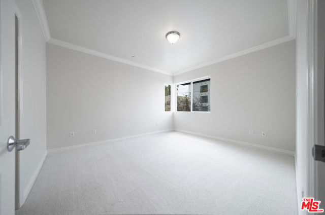 3061 W 12th Place, Los Angeles CA: https://media.crmls.org/mediaz/34575121-9c17-411b-aa0d-56f7bac81d84.jpg