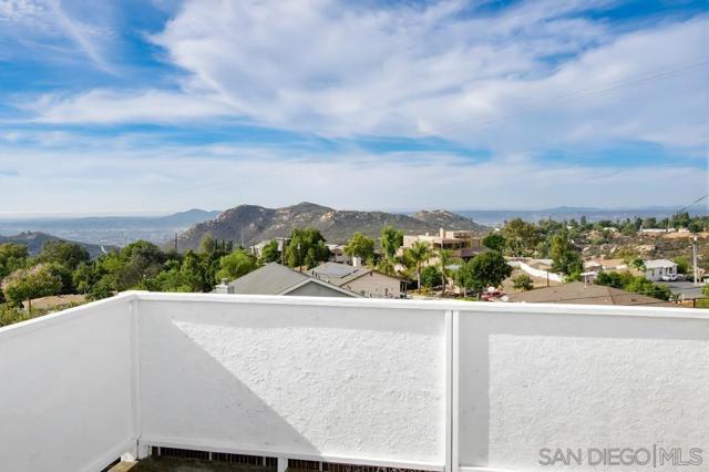 131 Scenic Dr, El Cajon CA: https://media.crmls.org/mediaz/345792f5-b27e-4cbd-a423-b0f491041307.jpg