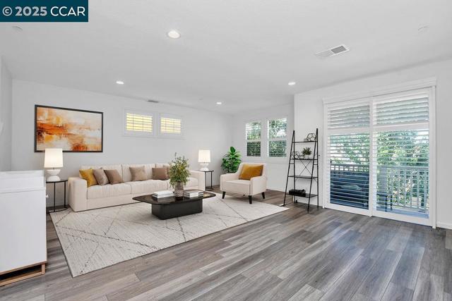 476 Colina Way, El Sobrante CA: https://media.crmls.org/mediaz/34579eca-7d29-4c2c-8375-7814f1068143.jpg