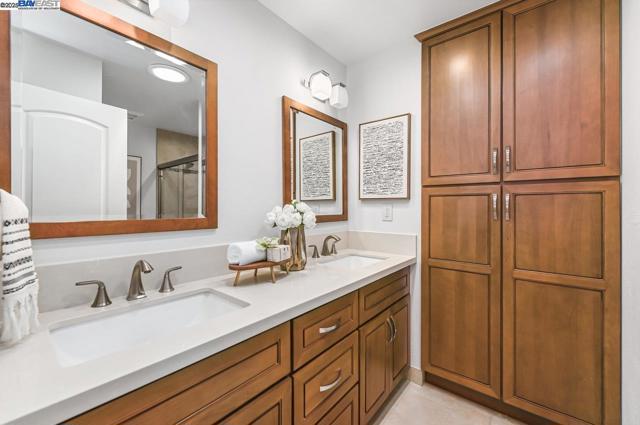 7864 Fairoaks Dr, Pleasanton CA: https://media.crmls.org/mediaz/3457a603-a73f-416f-900b-ed8d8bbd56a8.jpg