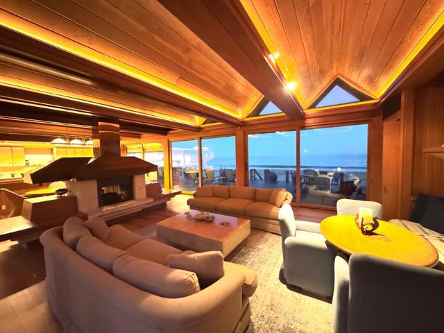 547 Beach Drive, Aptos CA: https://media.crmls.org/mediaz/3457dd37-272d-4941-a83b-d7e9774fec4a.jpg