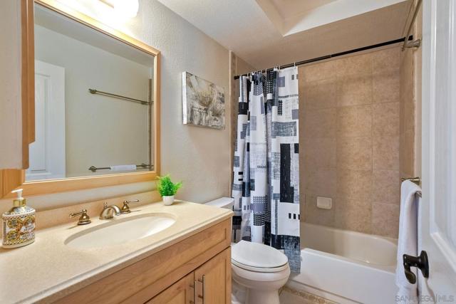 4240 Porte De Palmas, San Diego CA: https://media.crmls.org/mediaz/34586412-7521-4b34-8a47-8eac5d5fd3bf.jpg