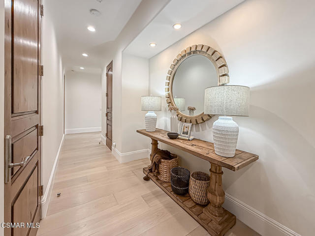 25877 Shady Oak Lane, Valencia CA: https://media.crmls.org/mediaz/345886a2-2e23-439b-8dab-c4511fc965e8.jpg