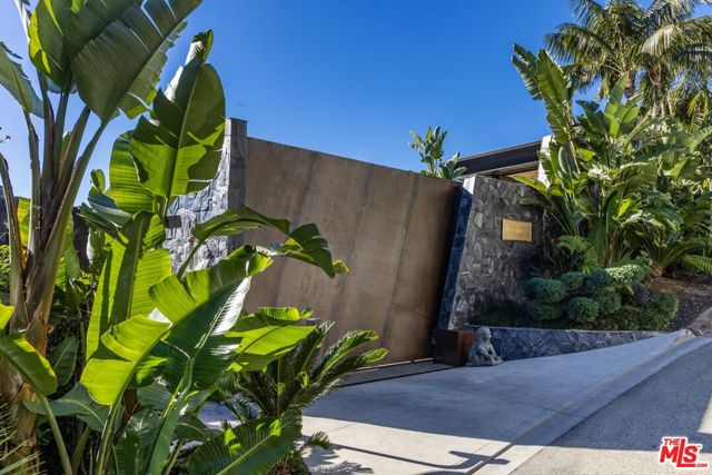 1851 N Stanley Avenue, Los Angeles CA: https://media.crmls.org/mediaz/3458b05d-2933-4836-86de-712f9142aea1.jpg