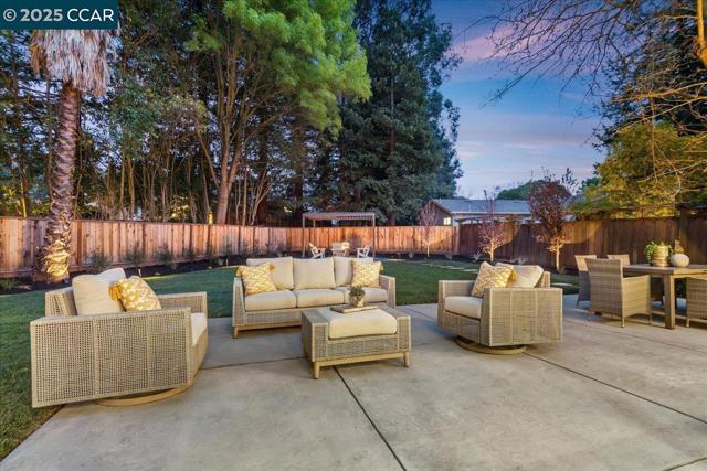 721 Sinnet Ct, Danville CA: https://media.crmls.org/mediaz/3458ddbe-7747-451c-807c-fdf8388548fa.jpg
