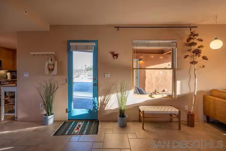 https://media.crmls.org/mediaz/3459dc87-ebe3-4edf-95c8-32cb47297bb2.jpg?preset=X-Large