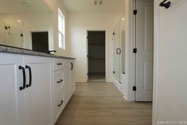 637 Meadowood ST, Fallbrook CA: https://media.crmls.org/mediaz/345a2642-7a99-4caf-a9a3-963d8dc6ae00.jpg
