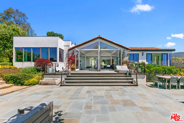 27450 Calicut Road, Malibu CA: https://media.crmls.org/mediaz/345a7103-cbe6-4fd6-881e-15ae55965136.jpg