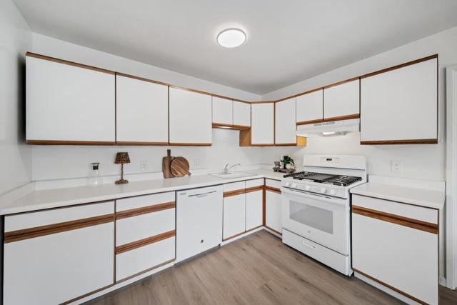 1293 Baywood Avenue, South San Francisco CA: https://media.crmls.org/mediaz/345a7a65-d3e3-4f4b-94bd-b801185fca27.jpg