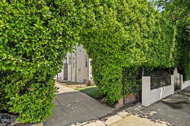 7567 Rosewood Avenue, Los Angeles CA: https://media.crmls.org/mediaz/345a82ec-2300-4323-84db-7ee8be67995a.jpg