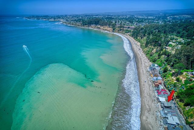 16 Potbelly Beach Road, Aptos CA: https://media.crmls.org/mediaz/345aa834-e7ef-4df7-a7c8-a96a357f4308.jpg