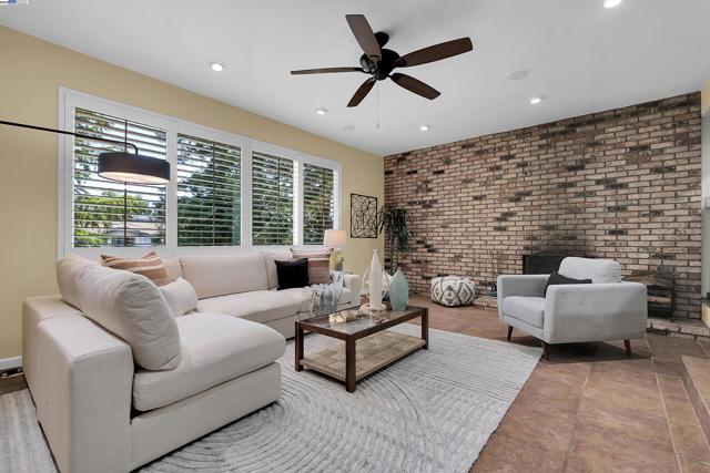 17561 Vineyard Rd, Castro Valley CA: https://media.crmls.org/mediaz/345aaa94-e210-40d6-a872-609b851e4c9d.jpg