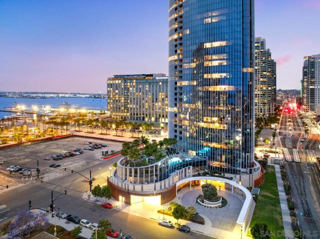 888 W E St, San Diego CA: https://media.crmls.org/mediaz/345ab0fc-8463-42fa-b9c0-eb1677fc1435.jpg