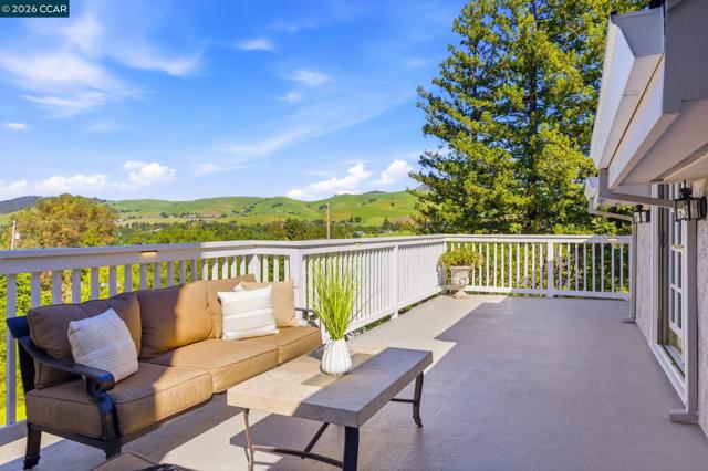 Image 34 of 50 For 725 Castle Rock Rd