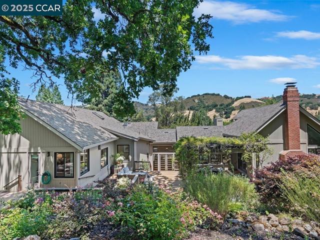 27 Toledo Dr, Lafayette CA: https://media.crmls.org/mediaz/345af813-8a2e-4ddc-92ce-ce7917dc00f4.jpg