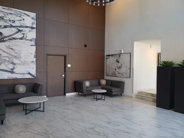 475 Redwood St, San Diego CA: https://media.crmls.org/mediaz/345b14d0-3500-4cf6-aa91-1d04a67a2b24.jpg