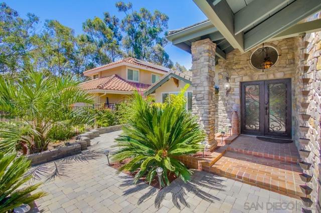 10616 Falcon Rim Pt, San Diego CA: https://media.crmls.org/mediaz/345b6049-3f79-417e-a54e-0ee7aff3fee1.jpg