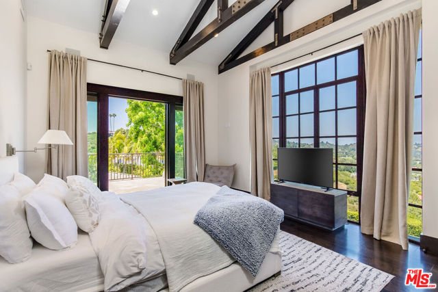 2175 Summitridge Drive, Beverly Hills CA: https://media.crmls.org/mediaz/345bc023-1301-4893-bd10-ca5eb55f4f51.jpg