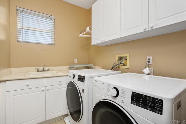 3385 Wild Oak Lane, Escondido CA: https://media.crmls.org/mediaz/345c3e84-ca47-4e04-aaf6-b2235f94c071.jpg