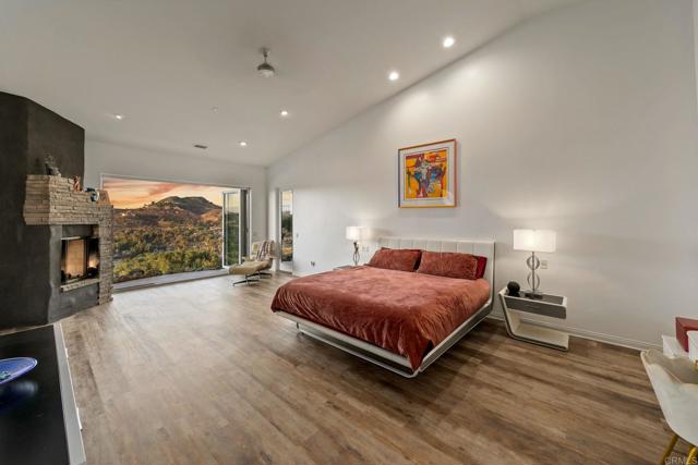 30330 Via Maria Elena, Bonsall CA: https://media.crmls.org/mediaz/345c6aa3-151f-4d58-8cbc-47550f83dfa1.jpg