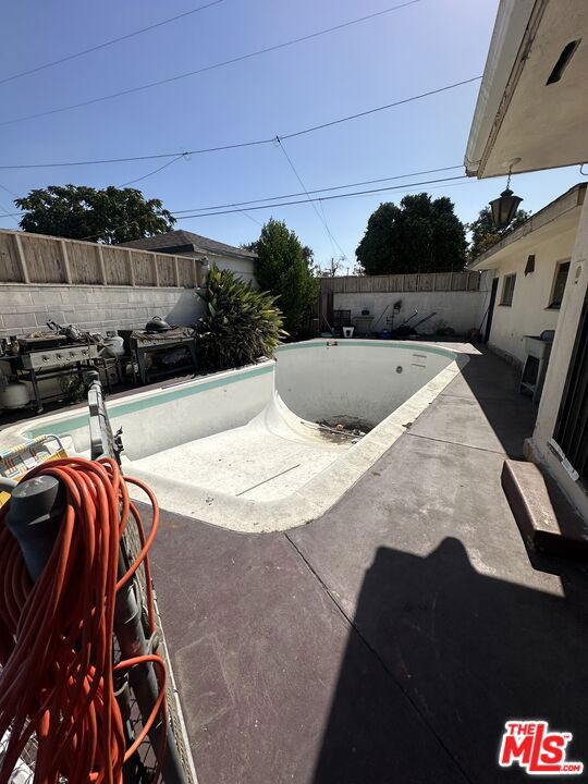 2 Bed Home for Sale in Compton, California