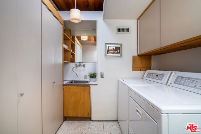 8554 Day Street, Sunland CA: https://media.crmls.org/mediaz/345d6196-5297-41e8-a596-49d96952e097.jpg