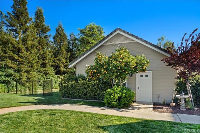 38161 Butterfly Court, Yucaipa CA: https://media.crmls.org/mediaz/345d8afd-2189-4914-8515-a0fbd8207def.jpg