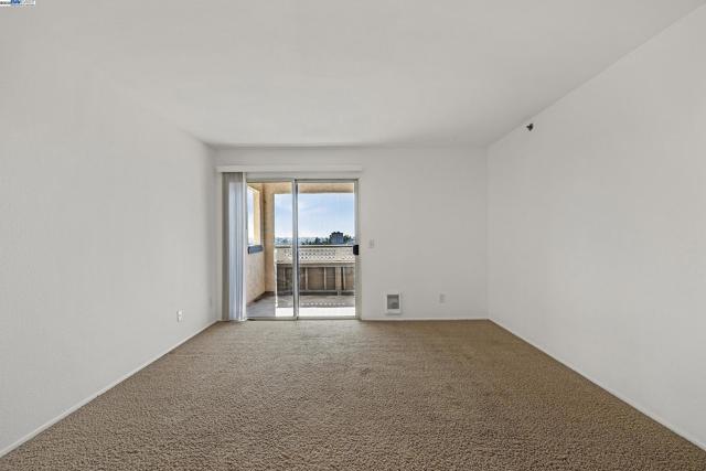 Image 16 of 36 For 681 Royston Ln  331