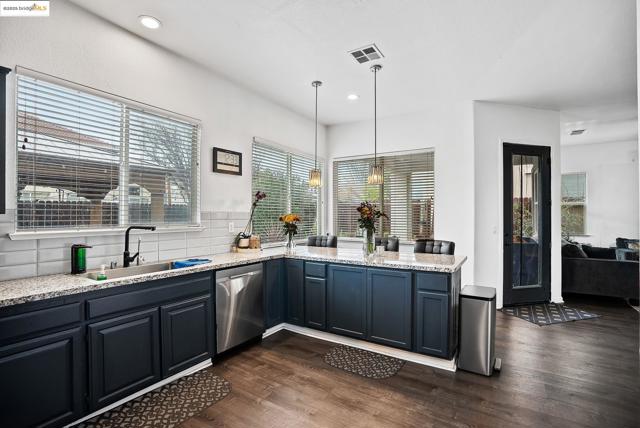 2105 Bedrock Way, Antioch CA: https://media.crmls.org/mediaz/345de539-8f6c-452a-a6a2-0e45a7812905.jpg