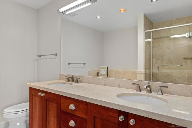 700 W E St, San Diego CA: https://media.crmls.org/mediaz/345dfbb2-4998-45c9-abe2-71158dea30b8.jpg