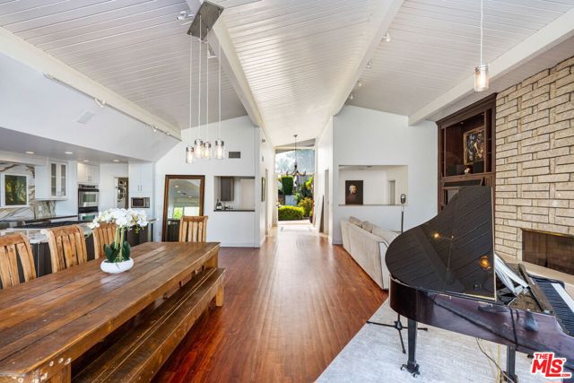 2838 Medill Place, Los Angeles CA: https://media.crmls.org/mediaz/345e0f18-e7cb-45ef-ba79-e128e1c04fc4.jpg
