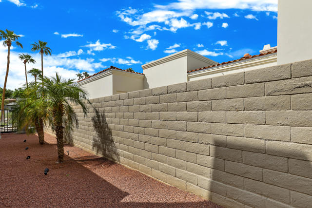 72550 Greenbriar Lane, Palm Desert CA: https://media.crmls.org/mediaz/345e337f-f623-4635-9660-47fd60c57016.jpg