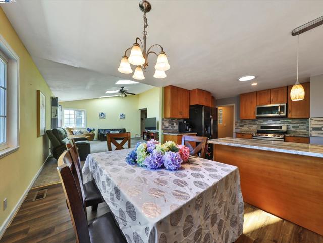 Image 6 of 60 For 2755 Sheffield Pl