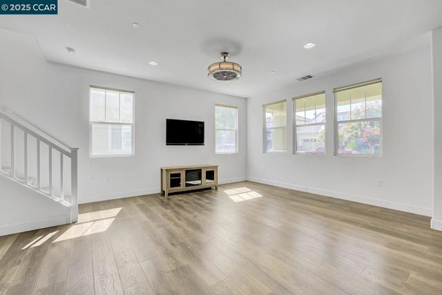 330 Pacifica Dr, Brentwood CA: https://media.crmls.org/mediaz/345e8ea9-8df9-451f-acaf-912a0f70701a.jpg