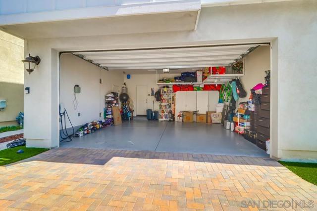 1225 Camino Avalon, Chula Vista CA: https://media.crmls.org/mediaz/345f2393-cbda-4563-b25b-323246d6f1bc.jpg