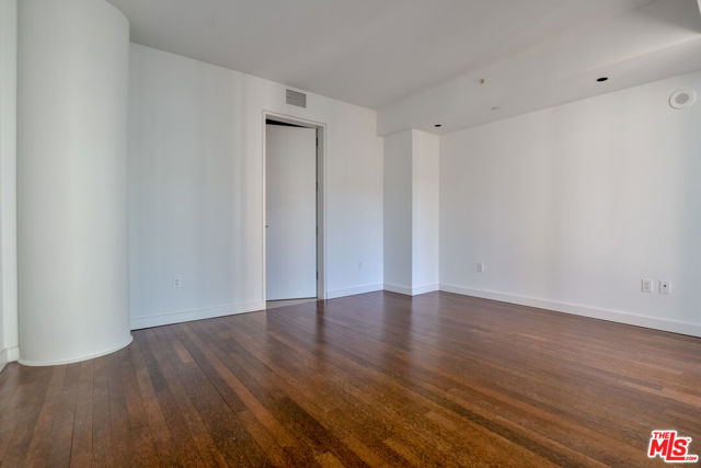 6250 HOLLYWOOD Boulevard, Los Angeles CA: https://media.crmls.org/mediaz/345f3114-74c2-4174-899f-39bf5451401e.jpg