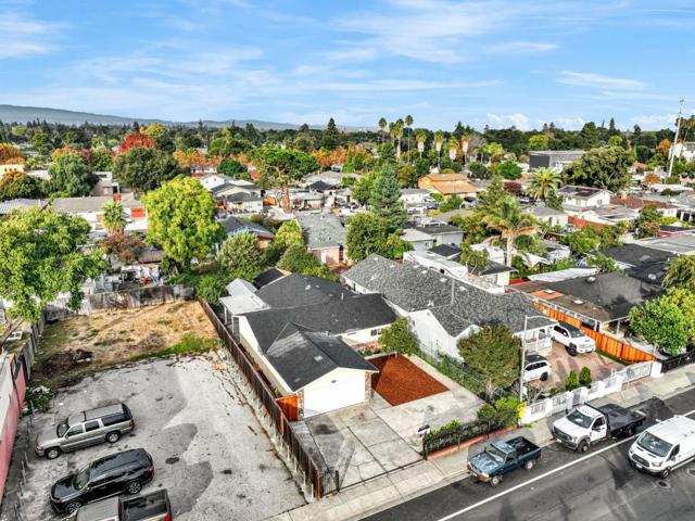 2243 COOLEY Avenue, East Palo Alto CA: https://media.crmls.org/mediaz/345f482e-6ad2-4c5b-b60f-e50b7936e7da.jpg