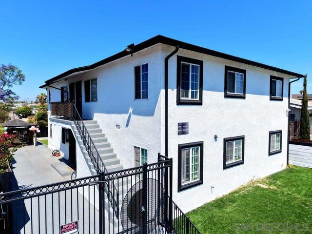 3934 Marine View Ave, San Diego CA: https://media.crmls.org/mediaz/345f5a70-b3ee-4b87-9c65-2a80f8ca4c06.jpg
