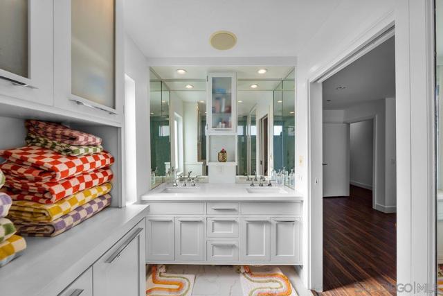 1830 N Alvarado St, Los Angeles CA: https://media.crmls.org/mediaz/345f6de7-2278-4cb8-a64c-5acb1beeb25b.jpg