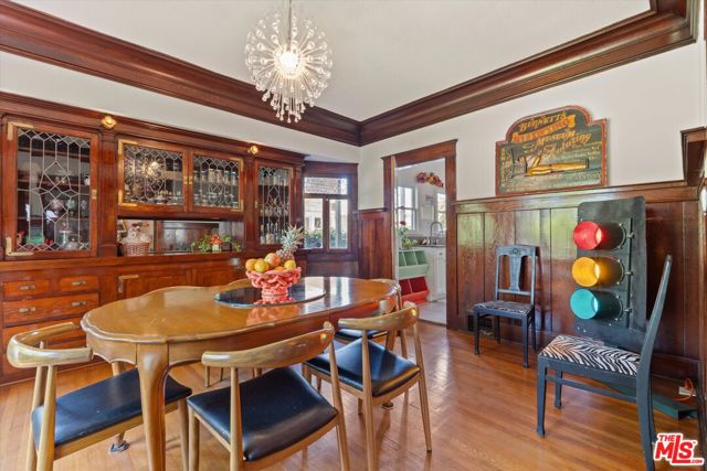 1654 5th Avenue, Los Angeles CA: https://media.crmls.org/mediaz/345fc9e7-c8cf-4056-bc93-3e7df47711d6.jpg