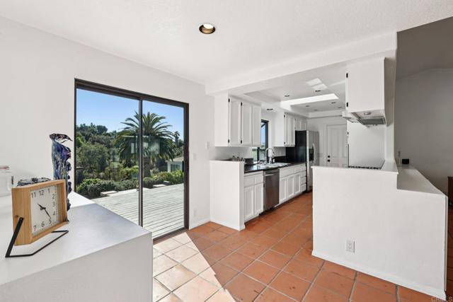 Detail Gallery Image 14 of 73 For 1761 Winterwarm Dr, Fallbrook,  CA 92028 - 5 Beds | 3 Baths