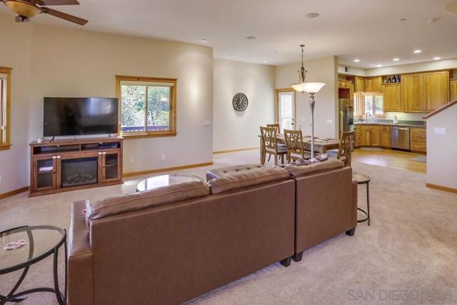 753 Ridgewood Dr, Julian CA: https://media.crmls.org/mediaz/34604453-5ba9-4a9f-9ec7-d97b069c7357.jpg