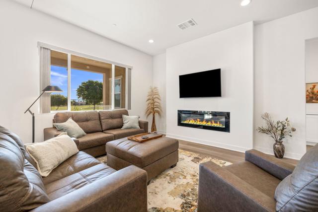 48406 Hepburn Drive, Indio CA: https://media.crmls.org/mediaz/34604575-22f5-4bc4-8e6c-ed0de0ee6782.jpg