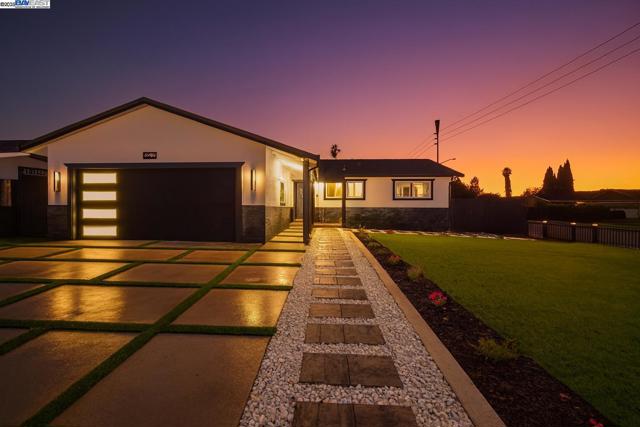 5603 Wintergreen Dr, Newark CA: https://media.crmls.org/mediaz/34604ed6-e852-49de-a697-16e6b00bd65b.jpg