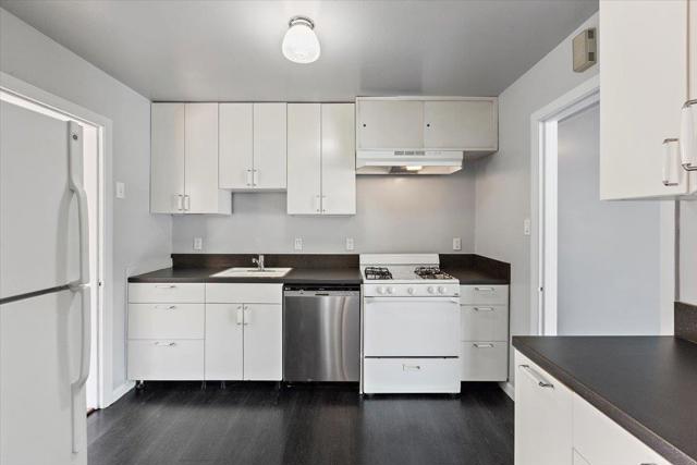 659 Ash Avenue, South San Francisco CA: https://media.crmls.org/mediaz/34606bff-7d90-45e1-9933-48200c667d03.jpg